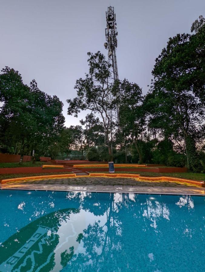 Hotel The Wayanad Club à Sultan Bathery Extérieur photo